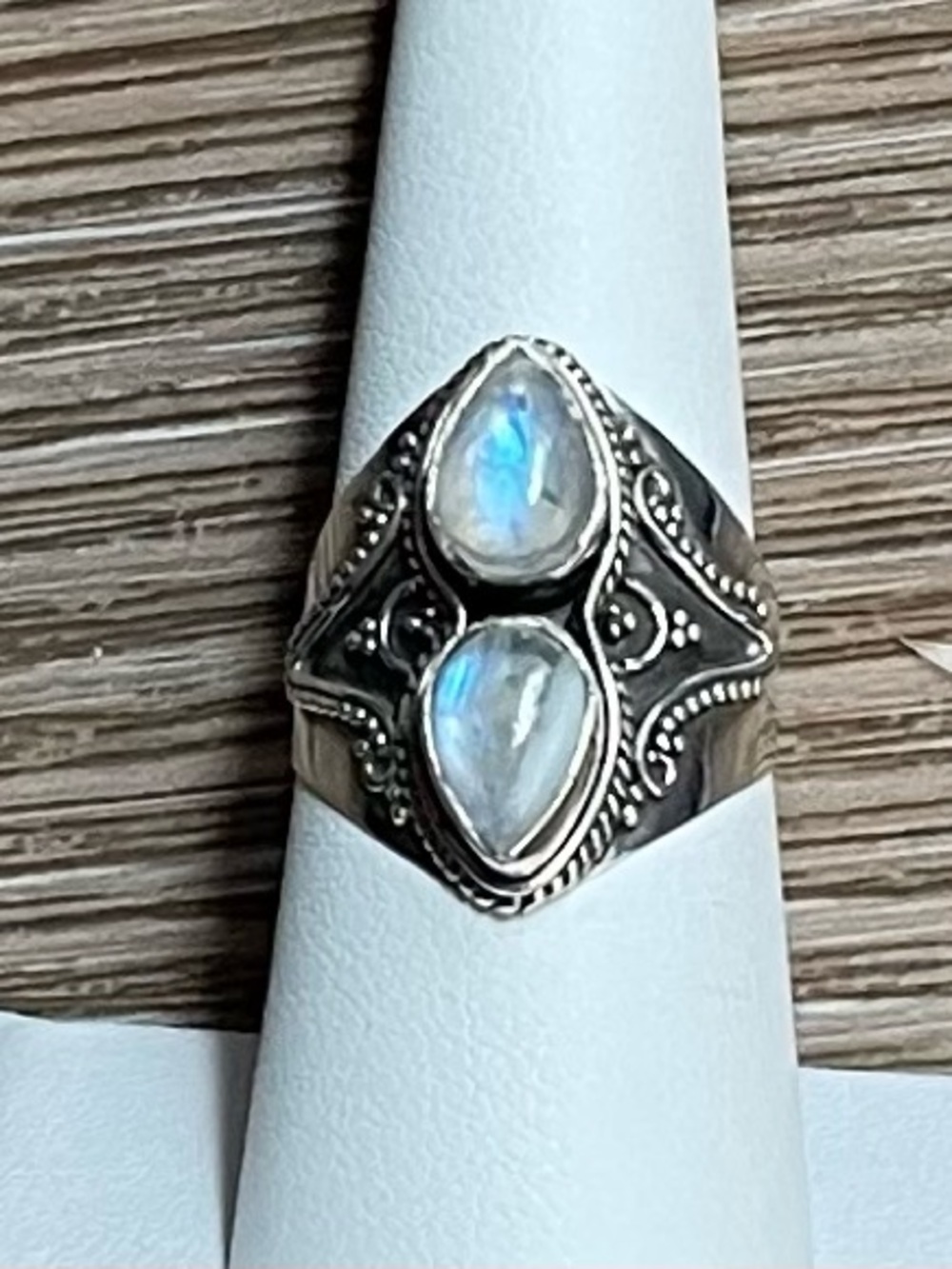 .925 sterling silver rainbow moonstone ring size 7.75.  4.51 grams